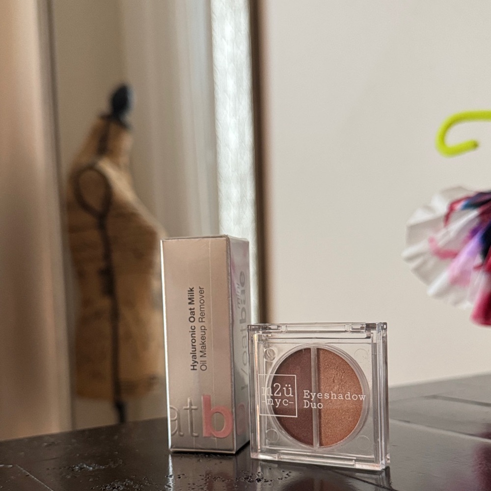 Eyeshadow Duo - Bronze and Gold and Toy-factory Oatbae Oil Makeup Remover